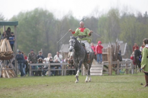 Каскадери на конях у Києві та Україні