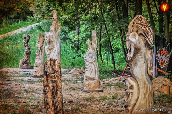 Международный фестиваль деревянных скульптур впервые прошел в «Парке Киевская Русь»