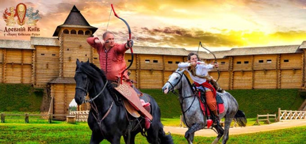 Конные лучники соревновались в Древнем Киеве на фестивале «Скифы»